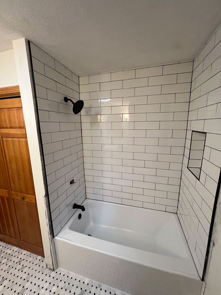 White Subway Bath with Hex Floor