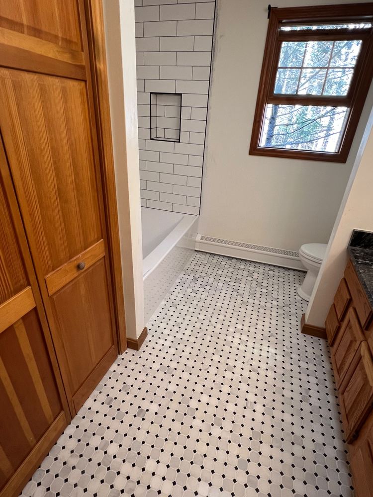 White Subway Bath with Hex Floor