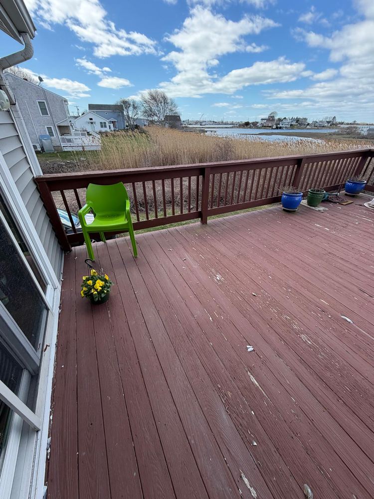 Blue Basement, Spa Bath and Deck